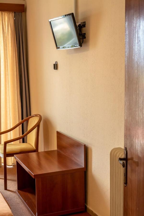 Telis Hotel Aigio Exterior photo